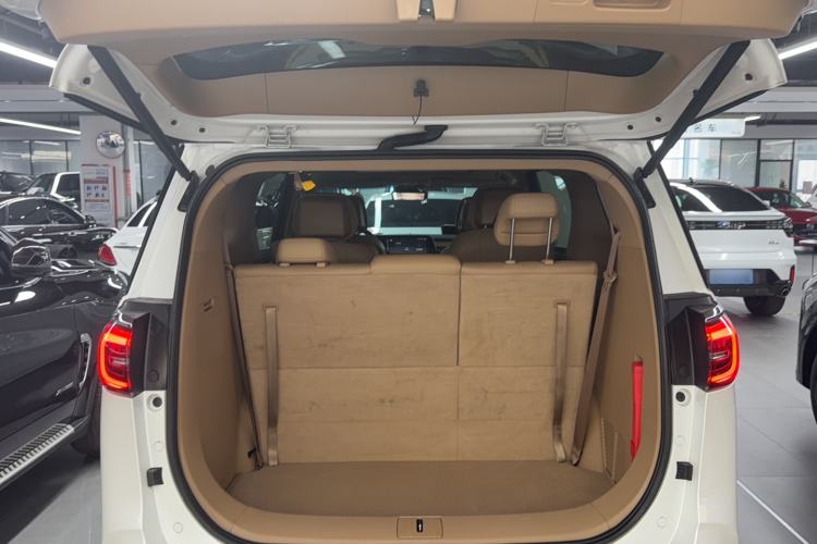 Used Buick GL8 2021 ES Land Cruiser 653T Luxury Edition Trunk