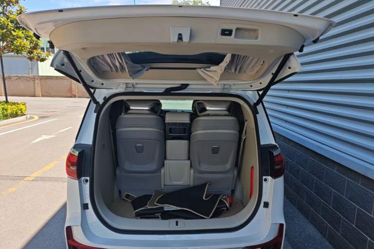Used Buick GL8 2021 ES Landtrek 653T Comfort Edition Trunk