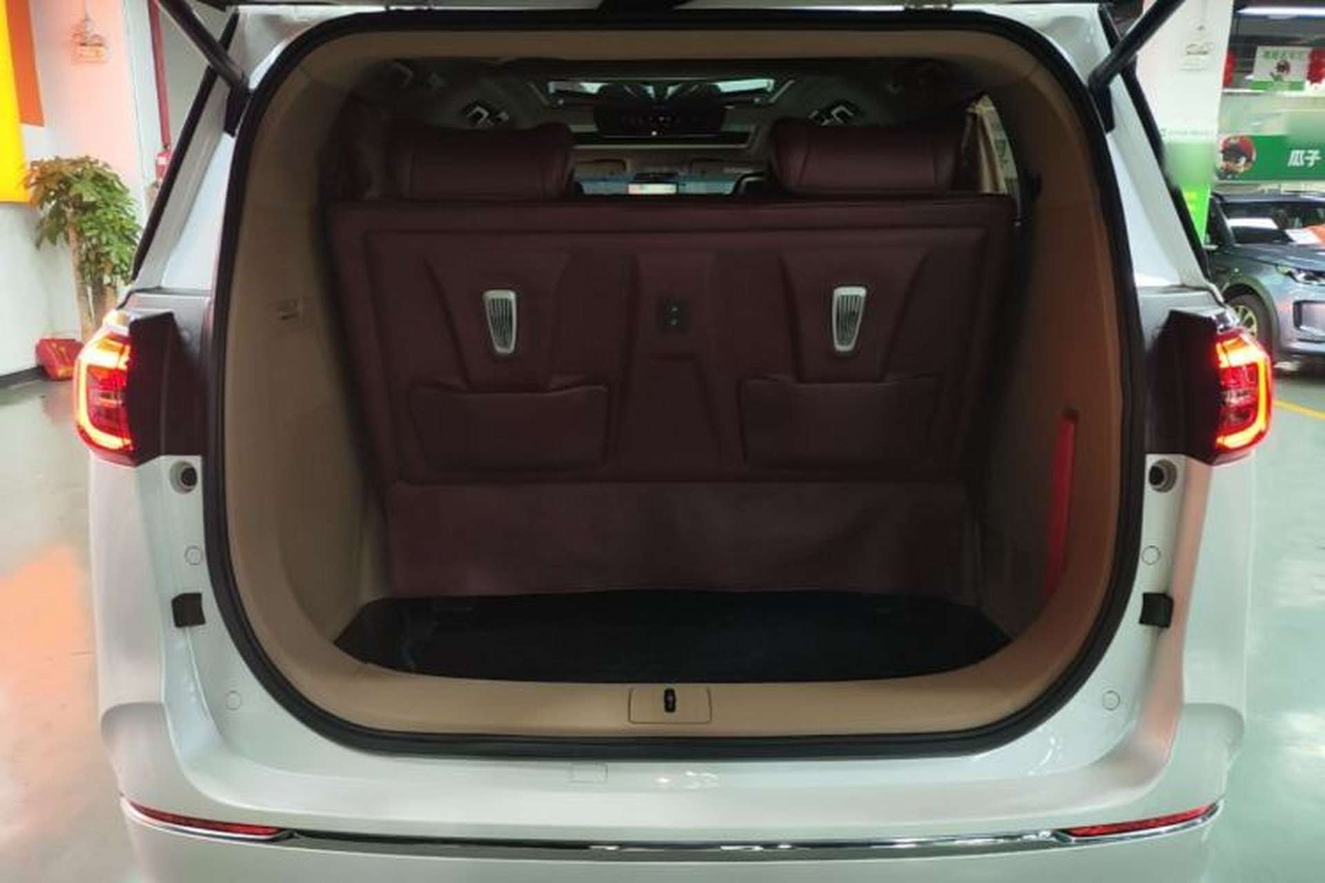 Used Buick GL8 2021 ES Land Cruiser 653T Luxury Edition Trunk