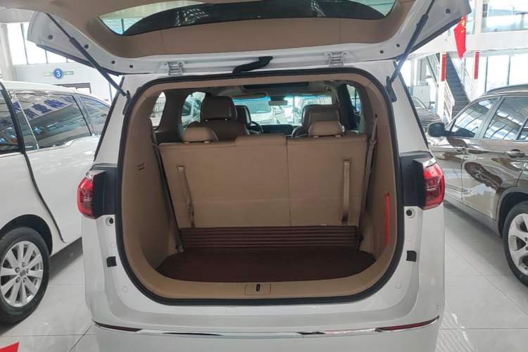 Used Buick GL8 2021 ES Land Cruiser 653T Luxury Edition Trunk