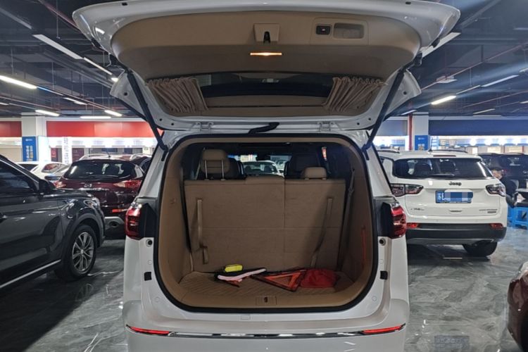 Used Buick GL8 2021 ES Land Cruiser 653T Luxury Edition Trunk