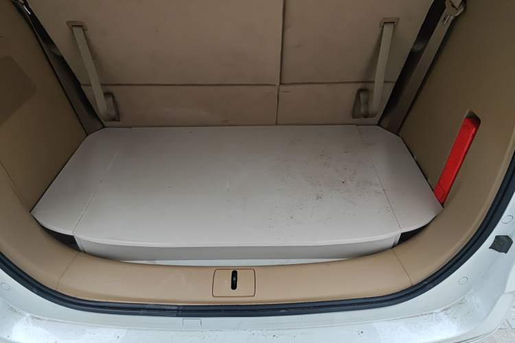 Used Buick GL8 2021 ES Land Cruiser 653T Luxury Edition Trunk