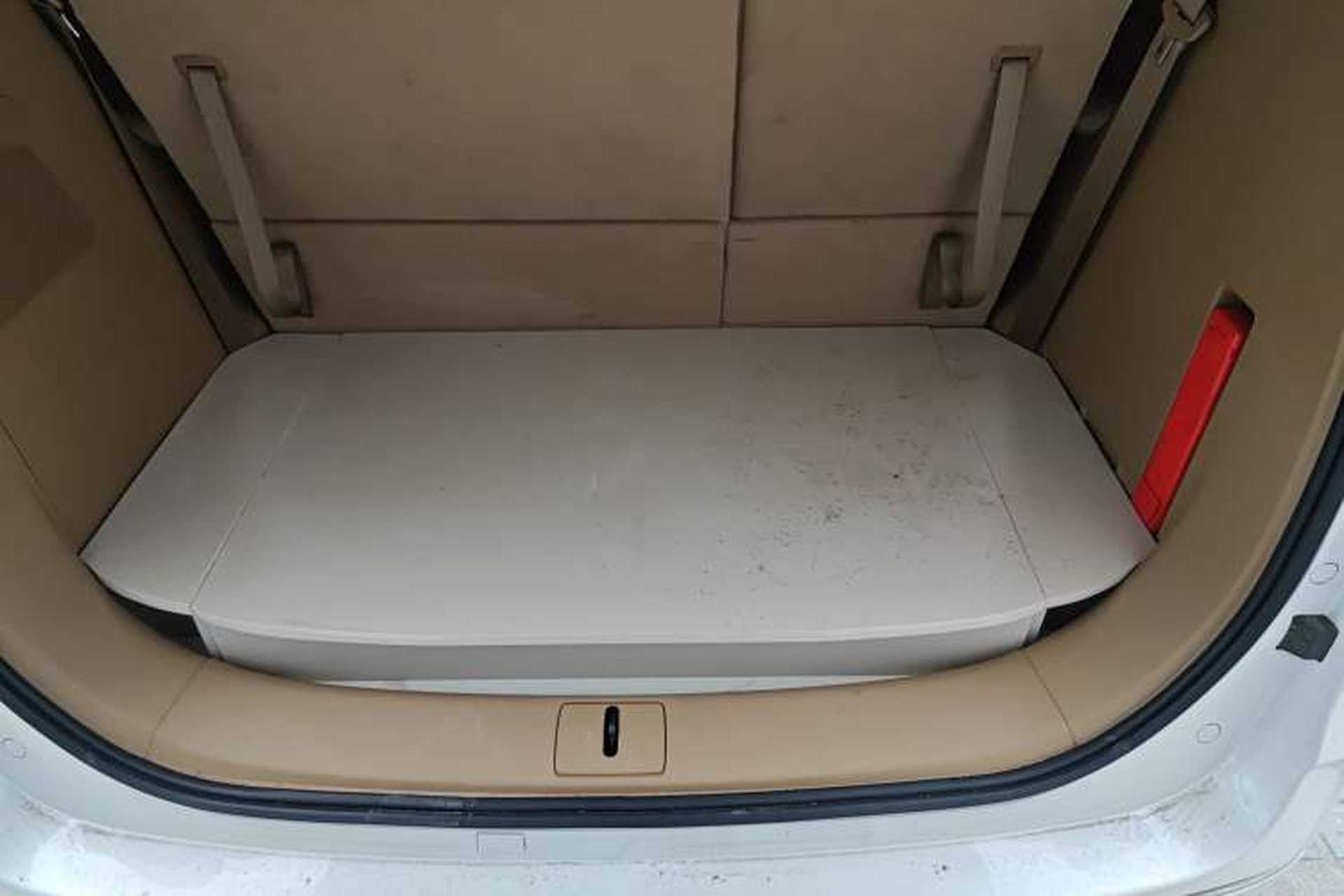 Used Buick GL8 2021 ES Land Cruiser 653T Luxury Edition Trunk