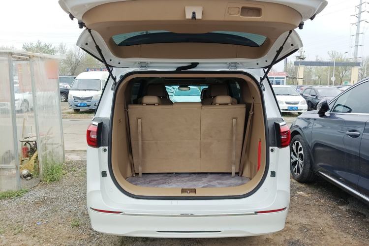 Used Buick GL8 2021 ES Land Cruiser 653T Luxury Edition Trunk