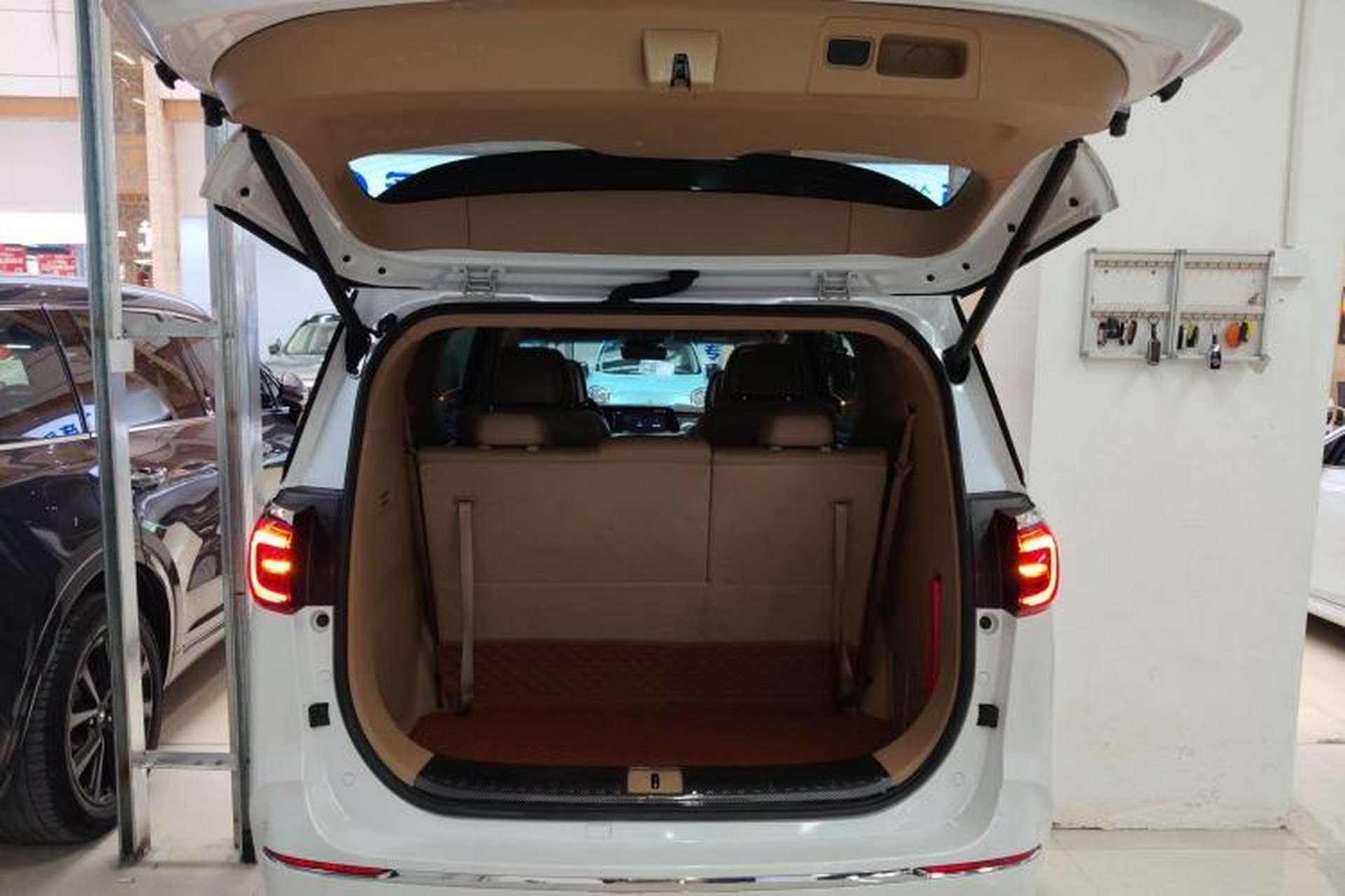 Used Buick GL8 2021 ES Landtrek 653T Luxury Model Trunk