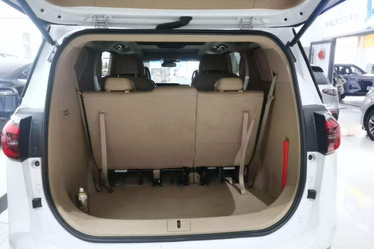 Used Buick GL8 2021 ES Land Cruiser 653T Luxury Edition Trunk