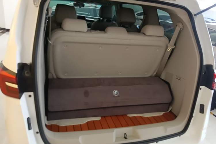 Used Buick GL8 2021 Land Cruiser Executive Class 652T Smart Luxury Model Trunk