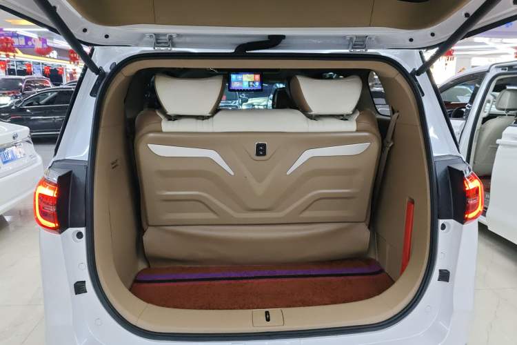 Used Buick GL8 2021 ES Land Cruiser 653T Luxury Edition Trunk