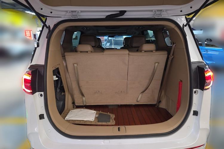 Used Buick GL8 2021 ES Land Cruiser 653T Luxury Edition Trunk