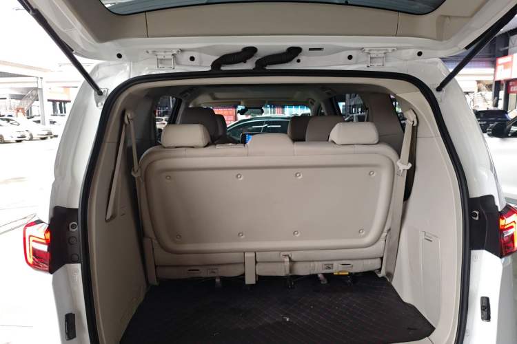 Used Buick GL8 2021 Land Cruiser Executive Class 652T Comfort Model Trunk