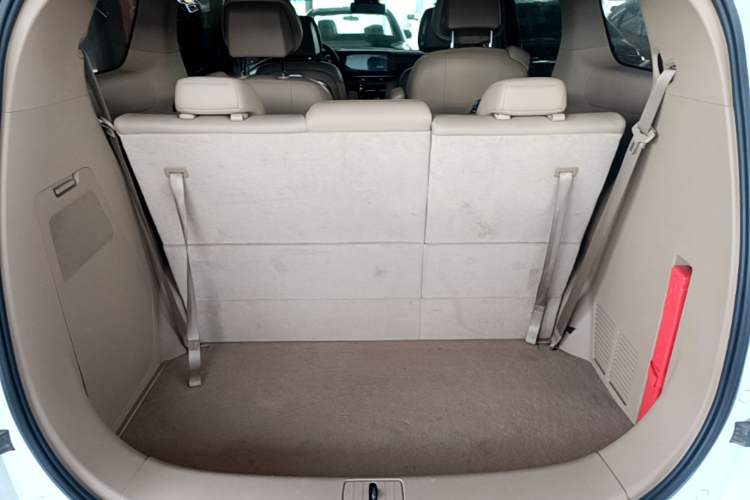Used Buick GL8 2021 ES Land Cruiser 653T Luxury Edition Trunk