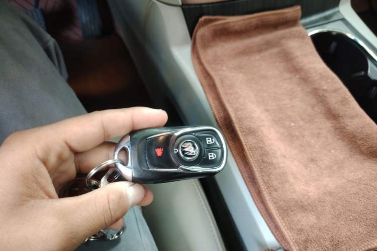 Used Buick GL8 2021 Land Cruiser Executive Class 652T Comfort Model Vehicle Key