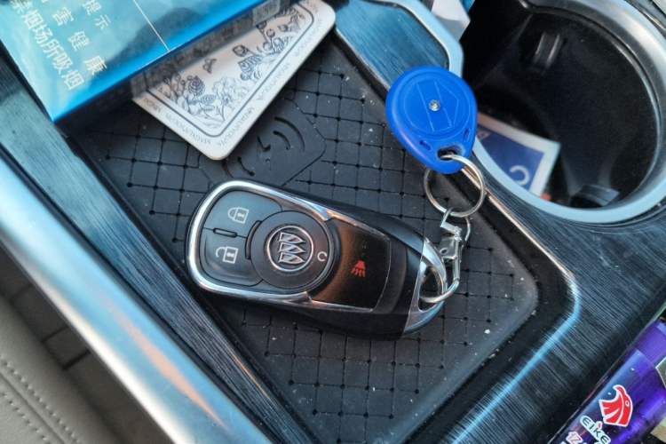 Used Buick GL8 2021 Land Cruiser Executive Class 652T Comfort Model Vehicle Key