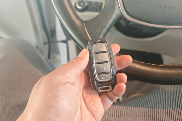 Used Buick GL8 2021 Land Cruiser Executive Class 652T Luxury Model Vehicle Key