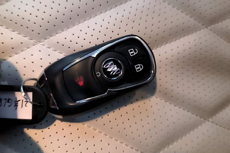 Used Buick GL8 2021 Land Cruiser Executive Class 652T Comfort Model Vehicle Key