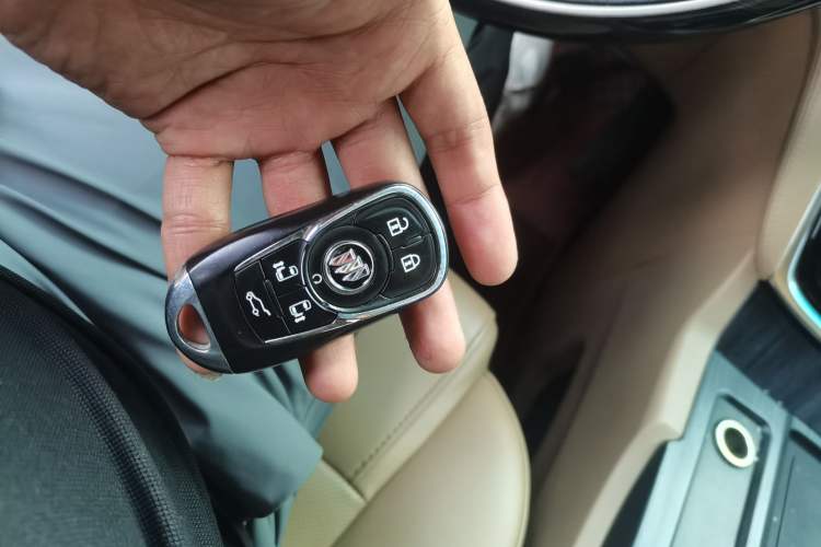 Used Buick GL8 2021 ES Landtrek 653T Luxury Model Vehicle Key