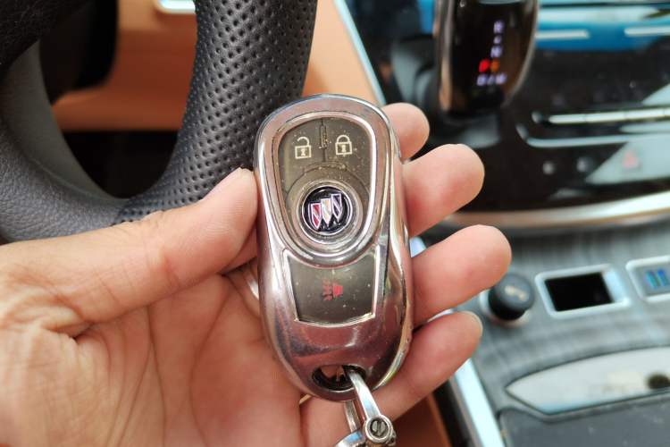 Used Buick GL8 2021 Land Cruiser Executive Class 652T Comfort Model Vehicle Key