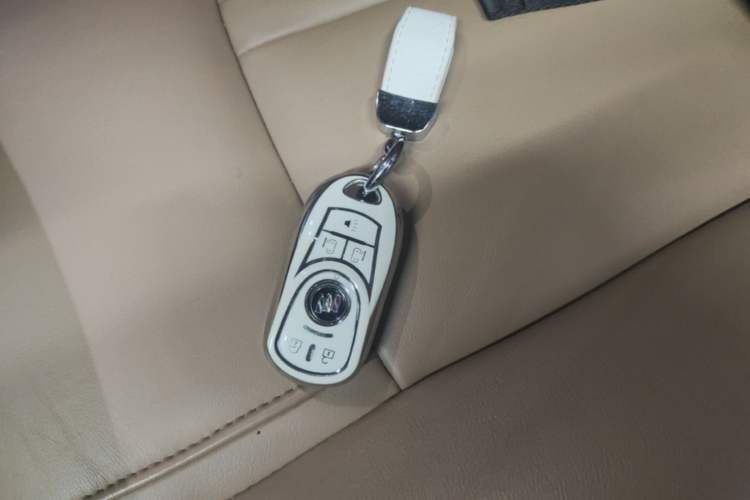 Used Buick GL8 2021 ES Land Cruiser 653T Luxury Edition Vehicle Key