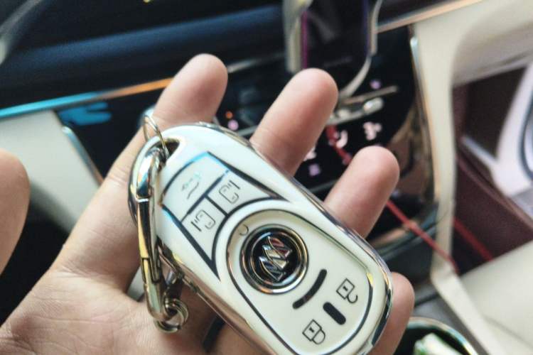 Used Buick GL8 2021 Land Cruiser Executive Class 652T Luxury Model Vehicle Key