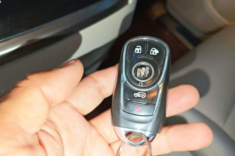 Used Buick GL8 2021 Land Cruiser Executive Class 652T Luxury Model Vehicle Key