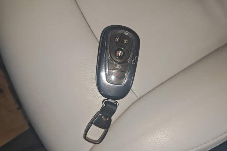 Used Buick GL8 2021 Land Cruiser Executive Class 652T Luxury Model Vehicle Key