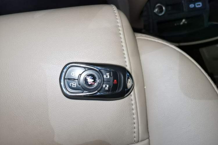 Used Buick GL8 2021 ES Land Cruiser 653T Luxury Edition Vehicle Key