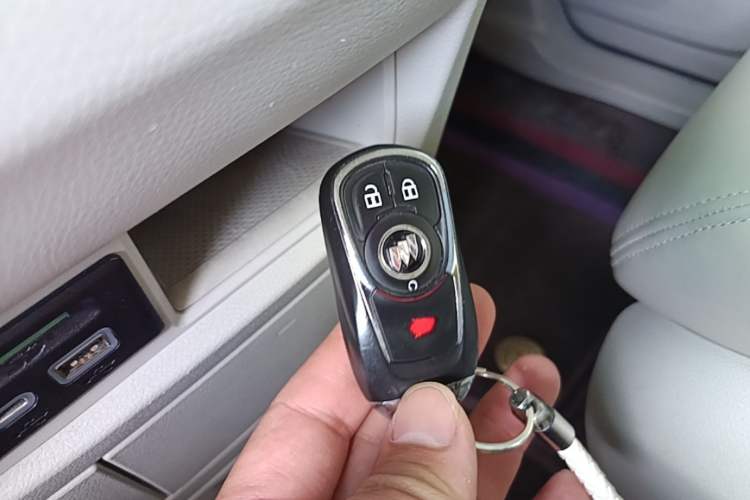 Used Buick GL8 2021 Land Cruiser Executive Class 652T Comfort Model Vehicle Key