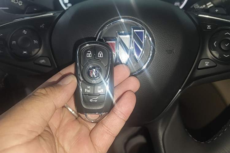Used Buick GL8 2021 ES Landtrek 653T Luxury Model Vehicle Key