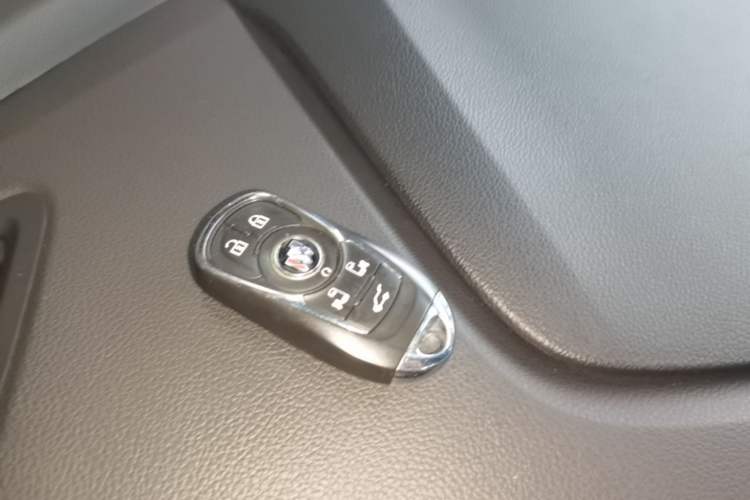 Used Buick GL8 2021 ES Land Cruiser 653T Flagship Model Vehicle Key
