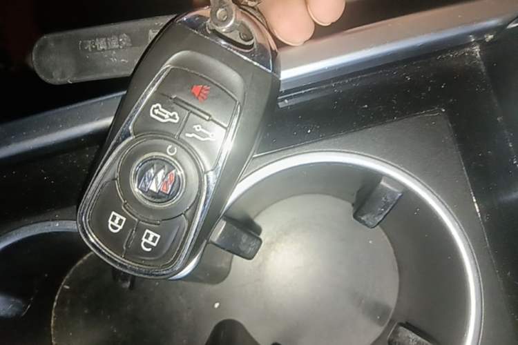 Used Buick GL8 2021 Land Cruiser Executive 652T Premium Model Vehicle Key