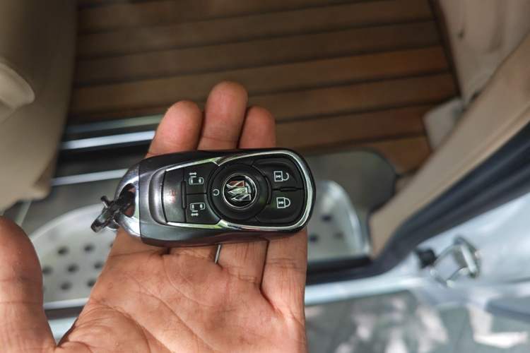 Used Buick GL8 2021 ES Land Cruiser 653T Luxury Edition Vehicle Key