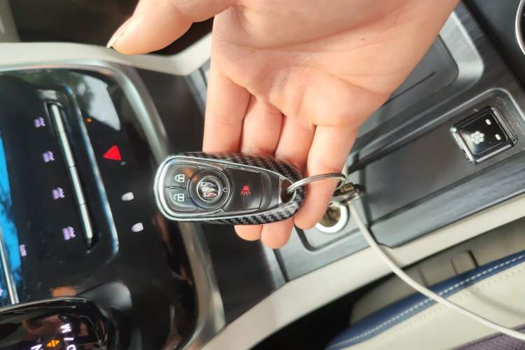 Used Buick GL8 2021 Land Cruiser Executive Class 652T Comfort Model Vehicle Key