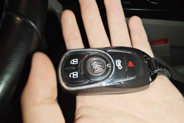 Used Buick GL8 2021 Land Cruiser Executive Class 652T Luxury Model Vehicle Key