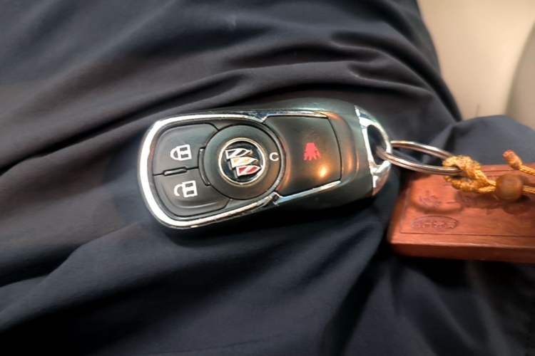 Used Buick GL8 2021 Land Cruiser Executive Class 652T Comfort Model Vehicle Key