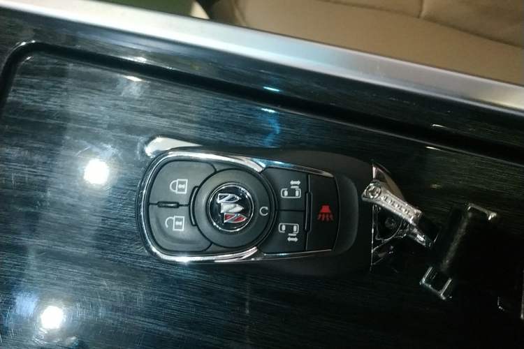 Used Buick GL8 2021 ES Land Cruiser 653T Luxury Edition Vehicle Key