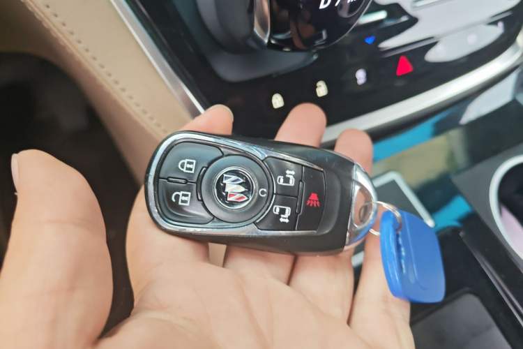 Used Buick GL8 2021 ES Land Cruiser 653T Luxury Edition Vehicle Key