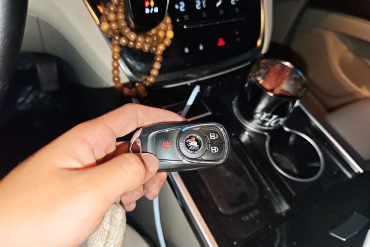 Used Buick GL8 2021 Land Cruiser Executive Class 652T Comfort Model Vehicle Key