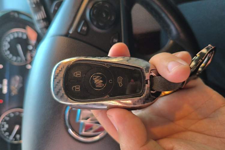Used Buick GL8 2021 Land Cruiser Executive Class 652T Smart Luxury Model Vehicle Key