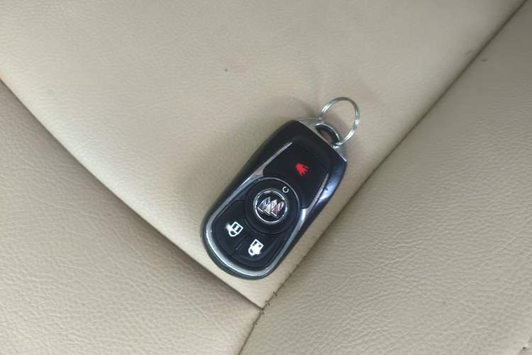 Used Buick GL8 2021 Land Cruiser Executive Class 652T Comfort Model Vehicle Key