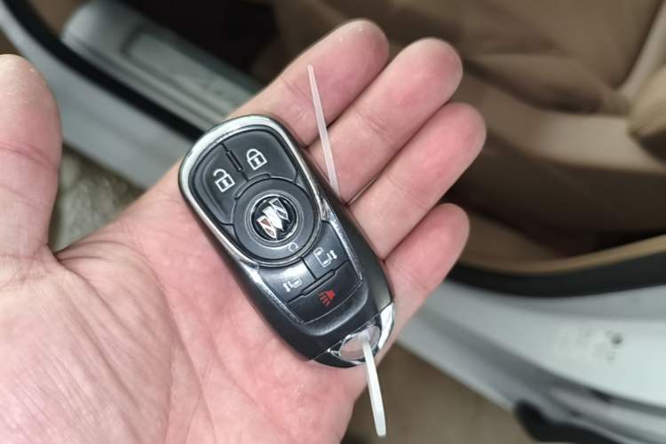 Used Buick GL8 2021 ES Land Cruiser 653T Luxury Edition Vehicle Key