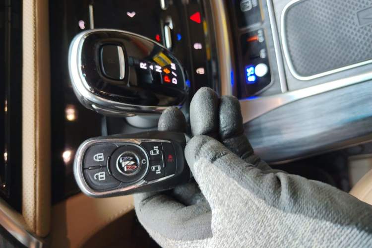 Used Buick GL8 2021 ES Land Cruiser 653T Luxury Edition Vehicle Key
