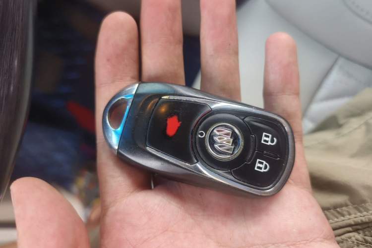 Used Buick GL8 2021 Land Cruiser Executive Class 652T Comfort Model Vehicle Key