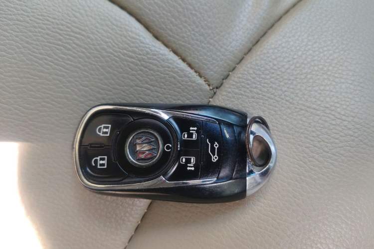 Used Buick GL8 2021 Land Cruiser Executive Class 652T Comfort Model Vehicle Key