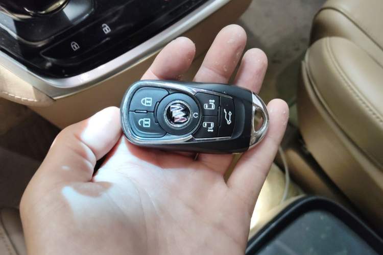 Used Buick GL8 2021 ES Landtrek 653T Luxury Model Vehicle Key