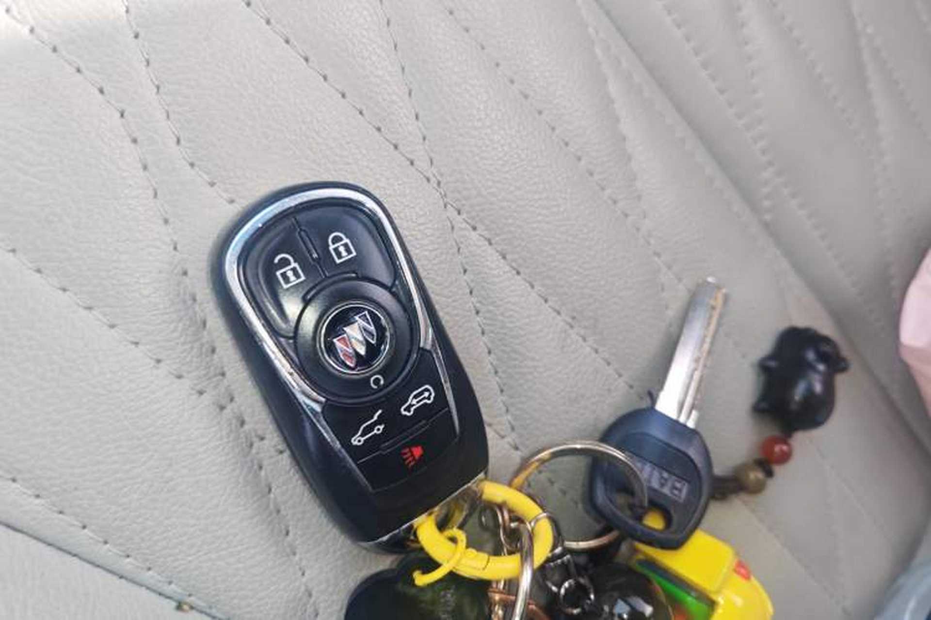 Used Buick GL8 2021 Land Cruiser Executive 652T Premium Model Vehicle Key