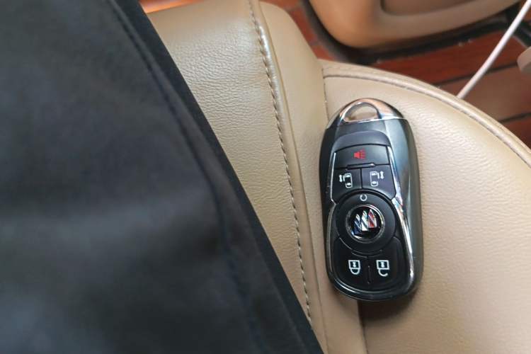 Used Buick GL8 2021 ES Land Cruiser 653T Luxury Edition Vehicle Key