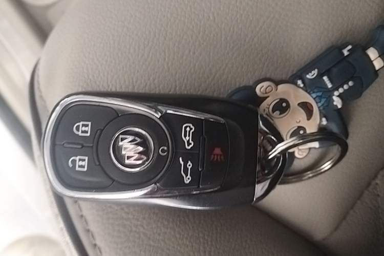 Used Buick GL8 2021 Land Cruiser Executive Class 652T Smart Luxury Model Vehicle Key