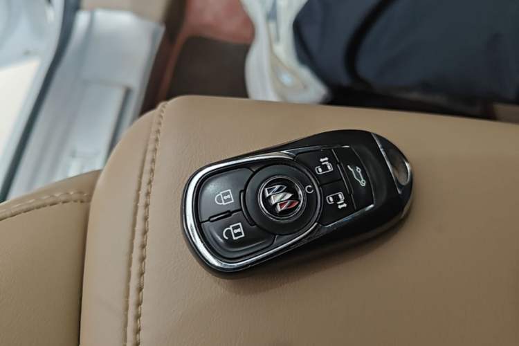 Used Buick GL8 2021 ES Land Cruiser 653T Flagship Model Vehicle Key