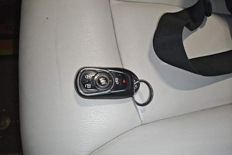 Used Buick GL8 2021 Land Cruiser Executive Class 652T Smart Luxury Model Vehicle Key