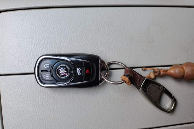 Used Buick GL8 2021 Land Cruiser Executive Class 652T Smart Luxury Model Vehicle Key